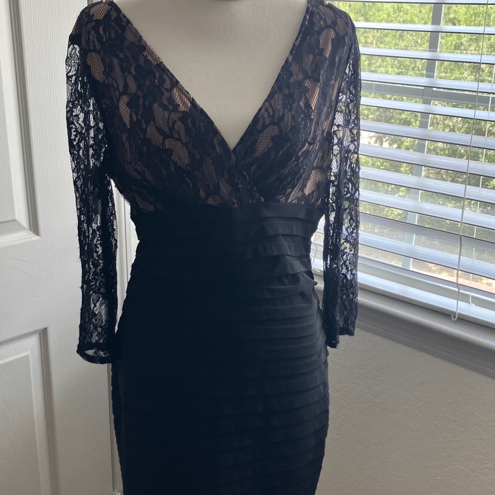 Adrianna Papell Black Lace V-Neck Long Sleeve Sheath Dress